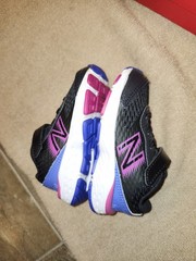New Balance Kids‘ 680 V6 Hook and Loop Running Shoe Size 5 Toddler