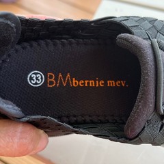 Bernie Mev Kids Cuddly Black Woven Elastic Slip On Sneakers Size 33 Youth/1.5