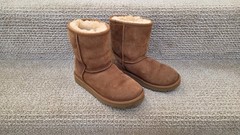 UGG AUSTRALIA 5251 Youth US 1 Suede Chestnut Classic Boots