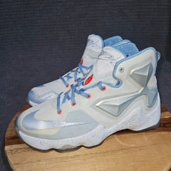 Nike LeBron 13 Christmas Limited Edition 6.5Y Blue Lagoon Speckled