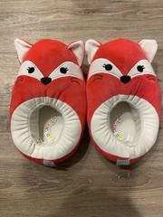 New Squishmallows Original Red Fox – Unisex Kids Size 6-7 Slip-On Slippers