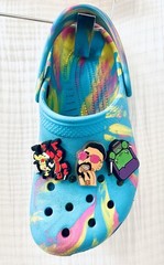Crocs Classic Marble Tie Dye Clog for Juniors Size J1 Multicolor W/ COOL CHARMS