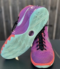 NIKE KYRIE 1 (GS) BERRY METALLIC SILVER ATHLETIC SHOE – #717219-508 – SIZE 7Y