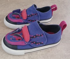 Converse All Star 747622F Infants Size 7 Bullfrog Eating Fly
