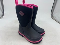 Muck Winter Boots Kid’s Black Pink Comfort Pull On Waterproof Mid Calf – 11