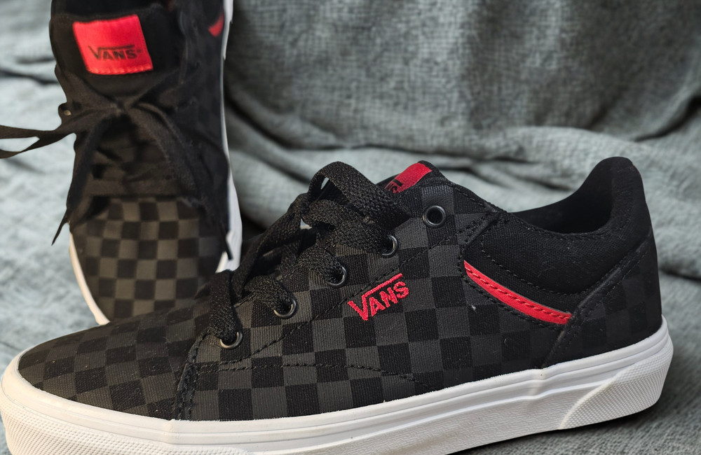 Vans Seldan Youth Size 4 Black White Canvas Skate Shoes Skatecore Grunge classic