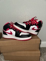 Size 5 (GS) – Jordan 1 Mid White Very Berry
