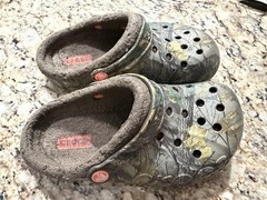 Big Kids Size 4 Crocs Clogs „Fur“ Lined Green Camo Camouflage, Realtree