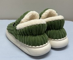 Pluffi Green Booties Thick Anti-Slip Sole Plush Slippers 34-35 US 3-4 Kids