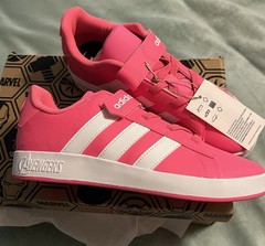 💥Adidas Marvel Avengers Collab Brand New Sneaker Size 6 Youth/7 Women ONLY ONE