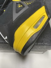 Air Jordan Air Jordan 4 Retro GS ‚Thunder‘ 2023 408452-017 – Size 5.5y