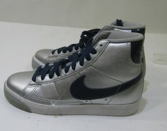 NEW Nike Blazer Mid 818705 042 silver blue white Size youth 4