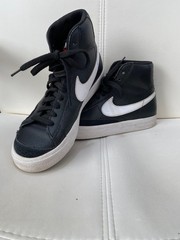 Size 4.5 (GS) – Nike Blazer Mid 77 Black White