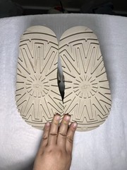 UGG GoldenGlow Kids Hook & Loop Sandal Beige US 2 EU 33.5 UK 1 1152813K