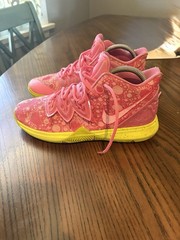 Size 6.5 (GS) – Nike Kyrie 5 SpongeBob SquarePants Mid Patrick (replacement box)