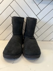 UGG KIDS CLASSIC SHORT II – 1017703K