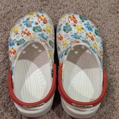 Crocs Classic Pokémon Clog – Little/Big Kid – White / Multicolor Size J3