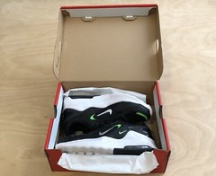 New Nike Air Max Bolt GS Low Top Sneakers Youth Size 3.5 Black Chrome Smoke Gray