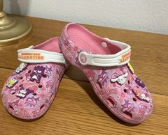 Crocs Hello Kitty & Friends Kids Clog Sandals Pink/Purple/White JR/3 Charms 2023