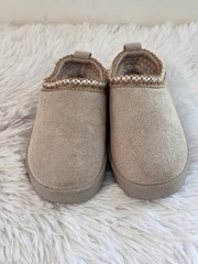 Mudd Brown Slip-On Unisex Kids Suede Slippers Faux Fur Lined Size 10