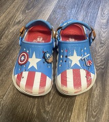 Kids Size C 18 Marvel x Crocs Captain America Super Hero Echo Clogs