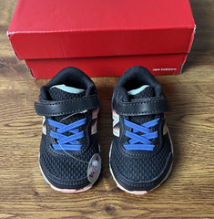 New Balance Kid’s 680 V6 Hook and Loop Running Shoe, Size 2 Wide Infant