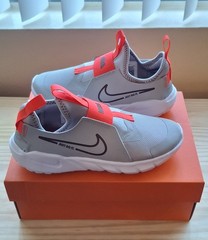 NEW Nike Flex Runner 2 Smoke Grey Team Red White 3Y Youth