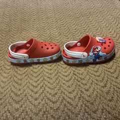 Crocs Super Mario Clogs Child Size C 7 Red Classic Nintendo Water Beach Shoes