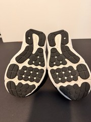 Under Armour Assert 10 Sneakers Running Size 1Y Youth Black/White