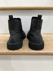 Primark Youth Lug Boots (size US 3)