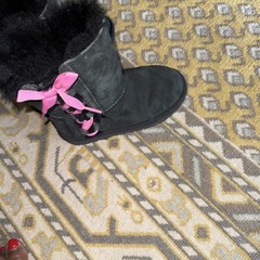 UGG PALA Black BOOTS Pink Ribbon Sz 13/ Eu 30