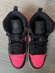Nike Air Jordan 1 Mid SE GS Black Hyper Pink Youth Shoes Sz 2.5Y