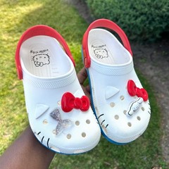 Crocs Hello Kitty Red Classic Clogs With Charms Big Kids Unisex Size J3 Red
