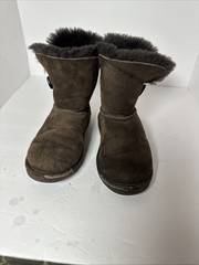 Kid’s Uggs Bailey Button Brown Winter Shearling Boots, Size 1