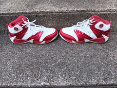 Shaq Devastator Kids‘ Basketball Shoes Size 5 White/Red Mid-Top