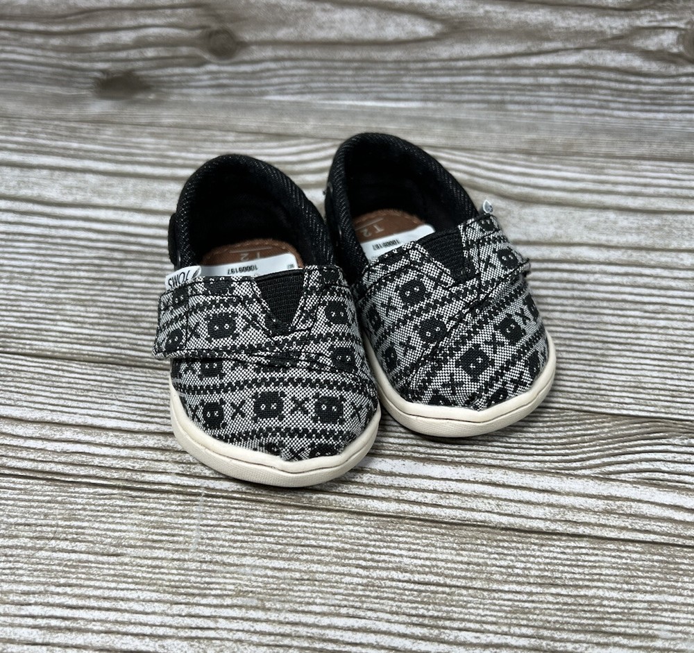 TOMS Black Gray Skull and Crossbone Tiny Toddler Shoes Size US Toddler 2