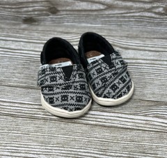 TOMS Black Gray Skull and Crossbone Tiny Toddler Shoes Size US Toddler 2