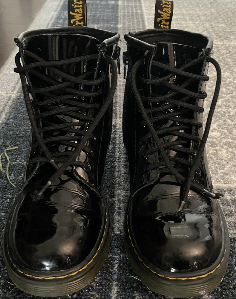 Dr. Martens Kid’s Collection 1460 Junior Delaney Lace Up Fashion Boot Big Kid 3