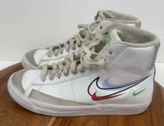 Nike Blazer Mid ’77GS Black Sail White Red Green DM9475-100 Size 5.5Y No Box