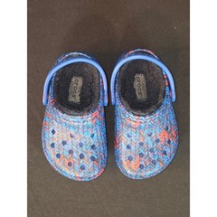 Crocs Lined Clogs Blue Multi Chevron Pattern Kids Size 6 Cozy Winter