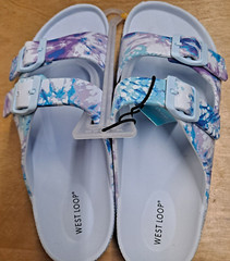 West Loop Kid’s Multicolor Sandals with buckle straps size large (4/5)