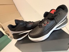 Nike Jordan Max Aura 5 (GS) Unisex Mid-Top Sneakers Black/Red Size 6.5Y