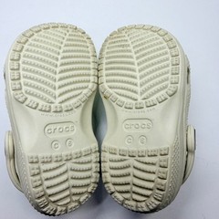 Crocs Classic Clogs Kids Size 6 Bone Off-White Slip On Water Shoes