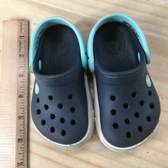 Crocs Sandals Child 4-5 Clog Slingback Blue Round Toe Perforated Casual Comfort