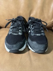 Size 6 (GS) – Under Armour Assert 9 Low Black White