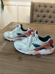 Nike Huarache Run ‚Jade Ice Red Stardust‘ 654275-305 Unisex 7Y