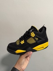 Air Jordan 4 Retro GS Thunder 2023 Size 7Y, Black/Yellow