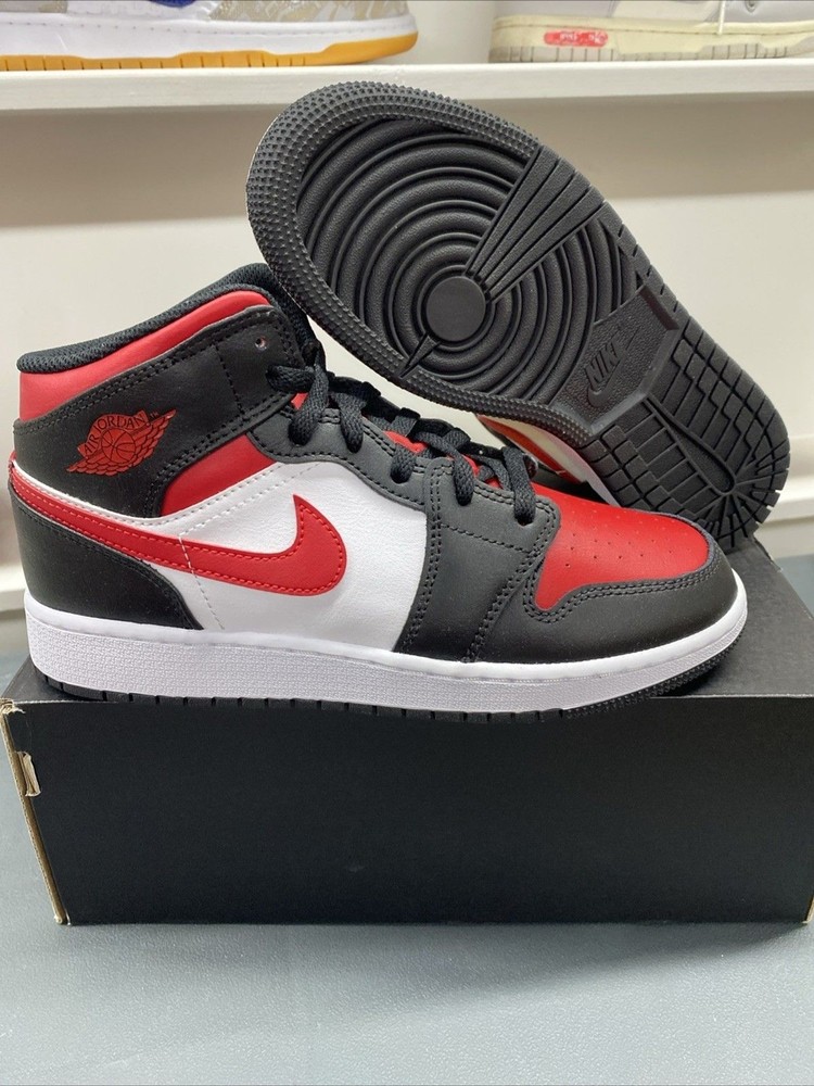 5.5Y – Air Jordan 1 Mid Black Fire Red