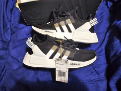 adidas NMD_R1.V2 J Black/White Knit Low Top Sneaker Kids US 4 HP2939