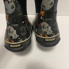Bogs Youth 5 Waterproof Winter Snow Boots Classic High Insulated Moon Design